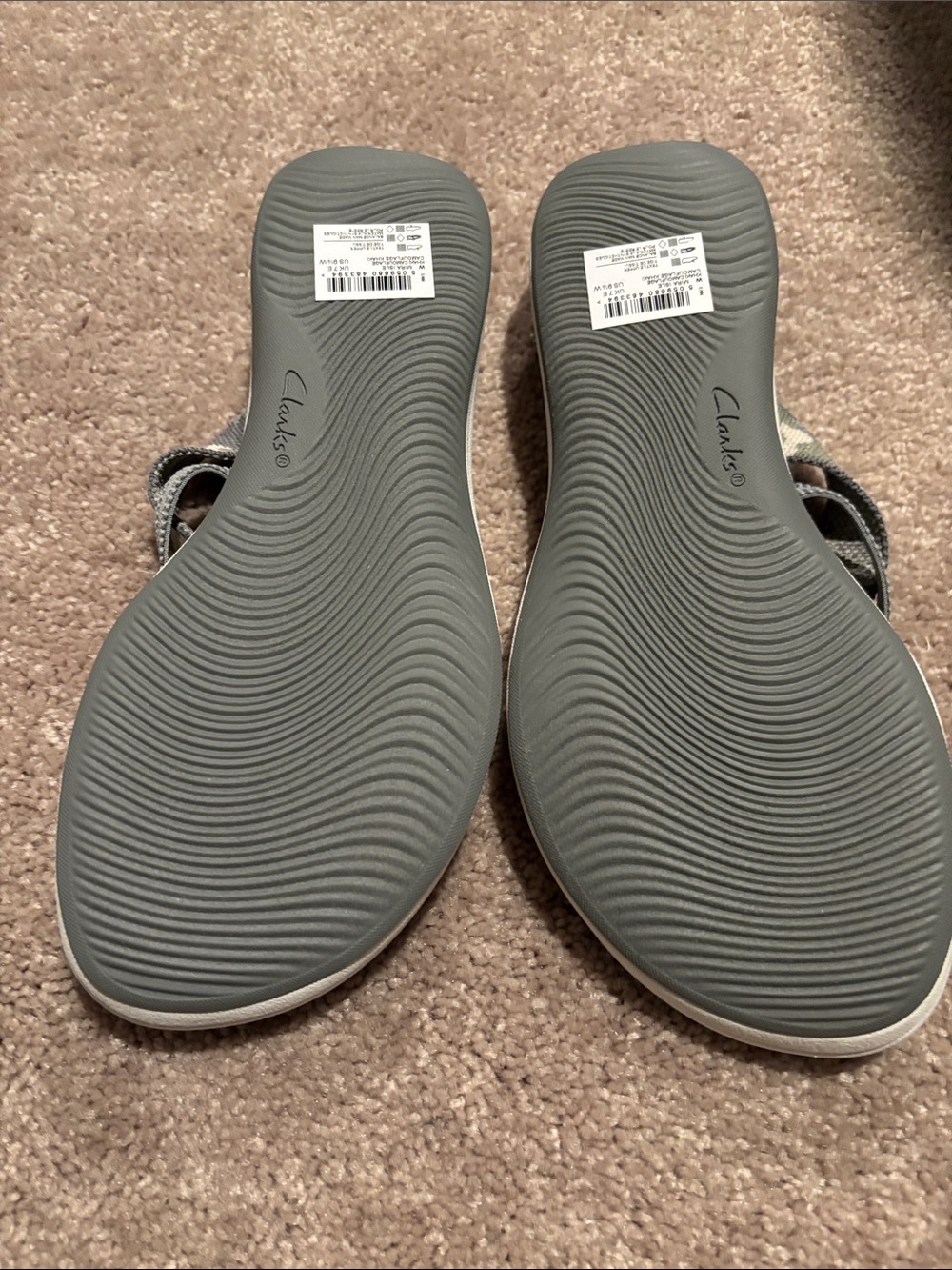Clarks Cloudsteppers Women's Gray and Green Camouflage Slide Sandals - Picture 3 of 3